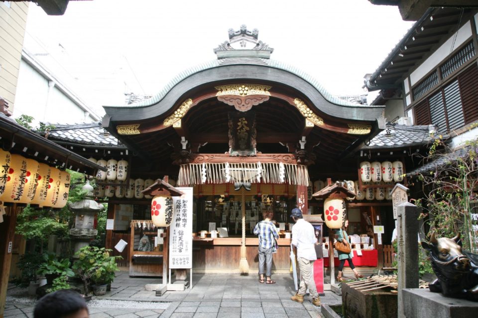 活気あふれる「京の台所」ロード・錦小路通。<br>京都主要通り街歩きガイド