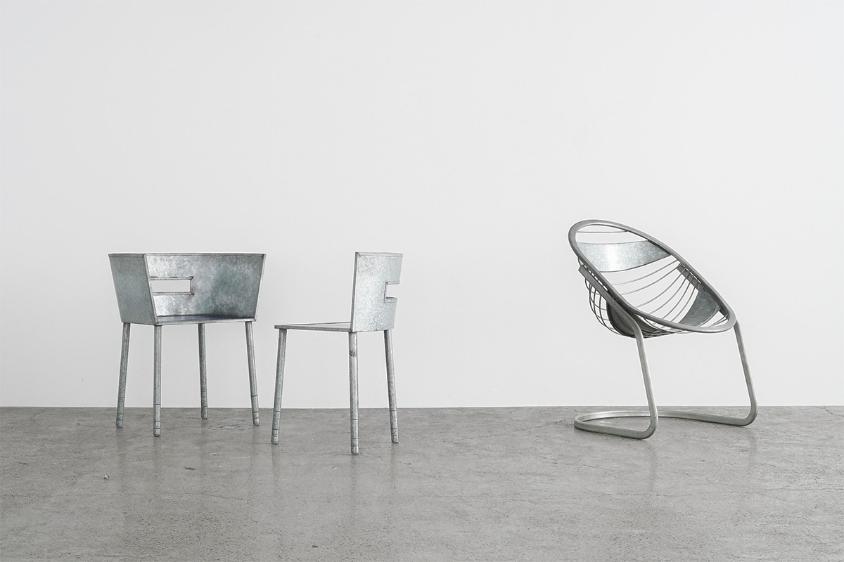 ファッションデザイナー 川久保玲の企画展「COMME des GARÇONSの椅子」