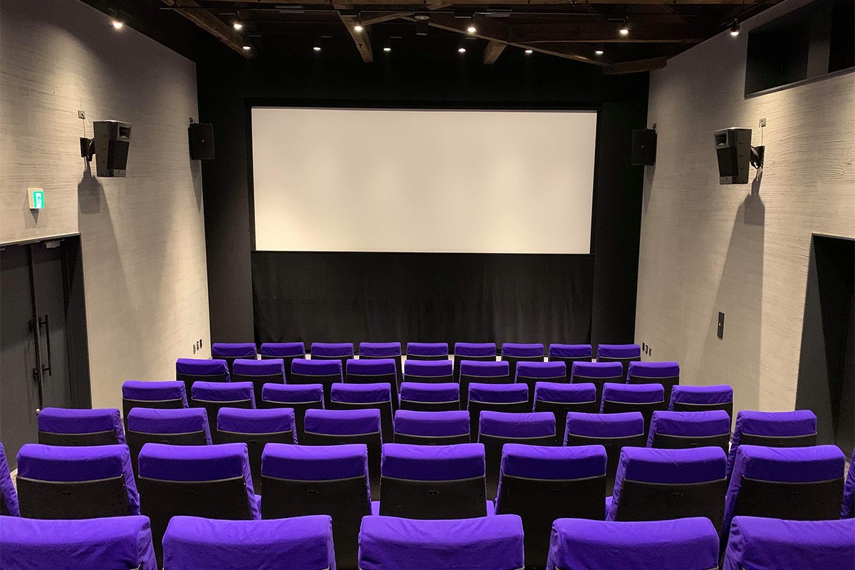 シネマネコ 青梅に誕生した映画館は 有形文化財 最先端設備 のサステナブルデザインシアター Discover Japan ディスカバー ジャパン