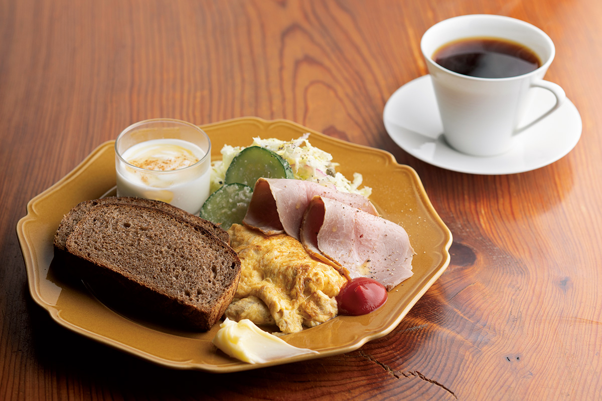 <small>酒粕酵母パン、自家焙煎珈琲、名喫茶..</small><br>京都人が通う、なじみの喫茶とパン。