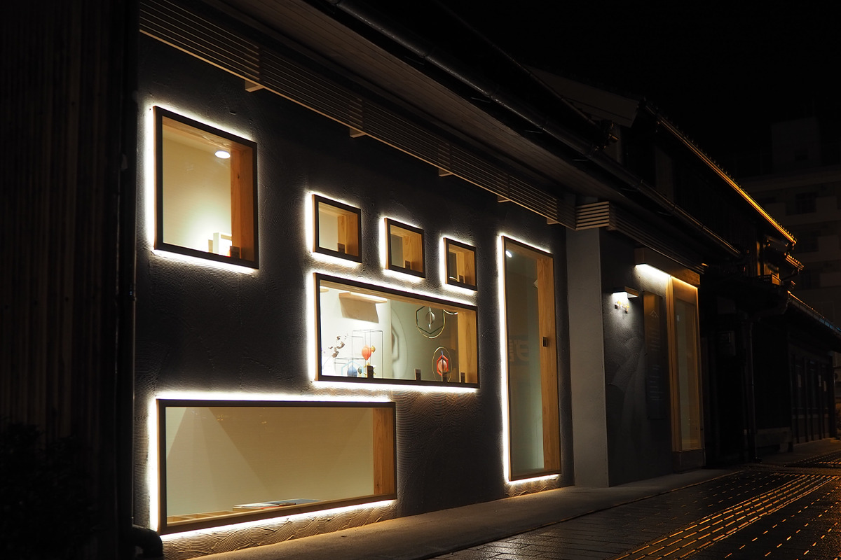 熊本のまちを新たに彩る《マドカイ》 <br><small>町屋の雰囲気を残した、無人店舗サービス。</small>