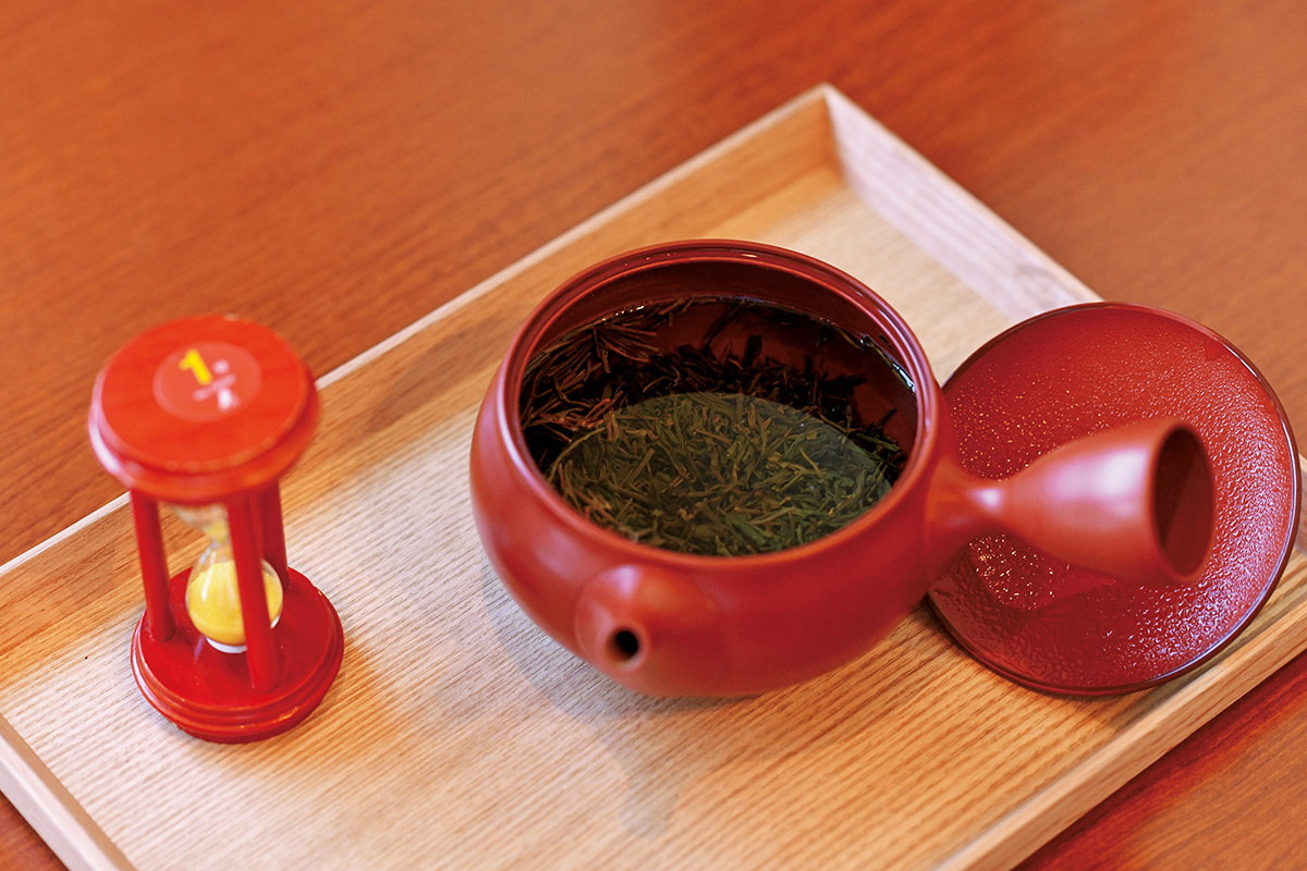 近江茶丸吉に学ぶ、<br>自宅で極上のほうじ茶体験を。<br><small>ほうじ茶の知られざる世界へ</small>