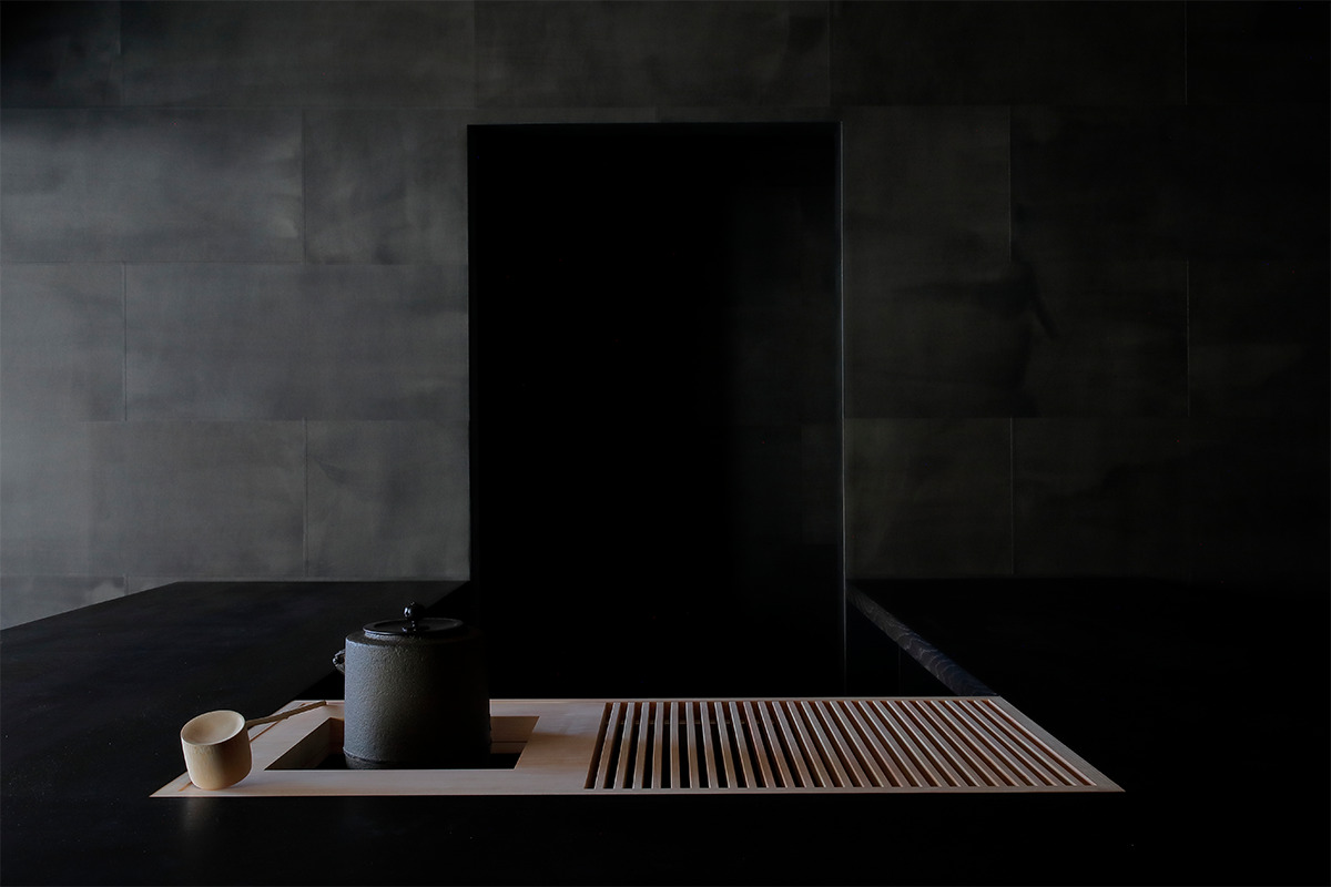現代美術作家・髙橋大雅が手がけた<br>京都・祇園にある、立礼茶室「然美」<br><small>日本古来の美意識を再び現代に甦らせた茶室。</small>