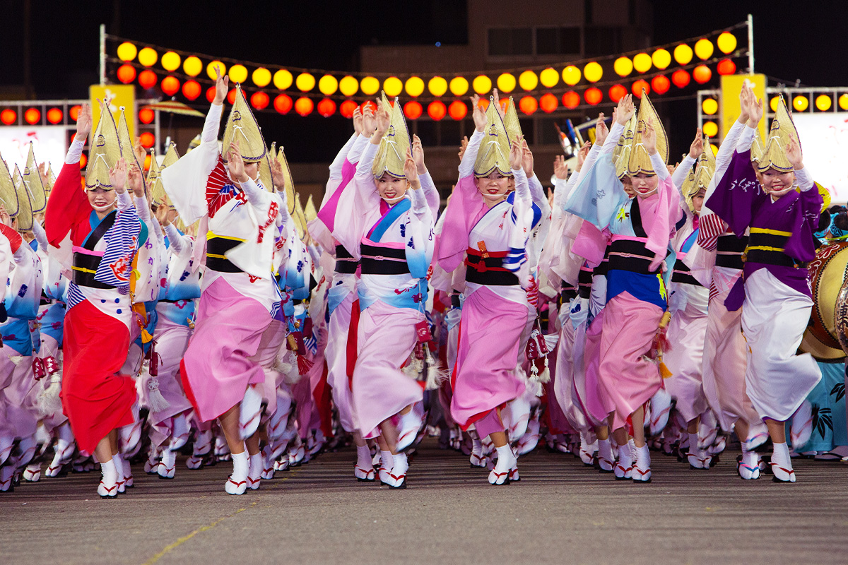 徳島県《阿波おどり》<br> 400年の歴史を持つ世界屈指の盆踊り大会<br><small>｜改めて知っておきたい日本の祭り</small>