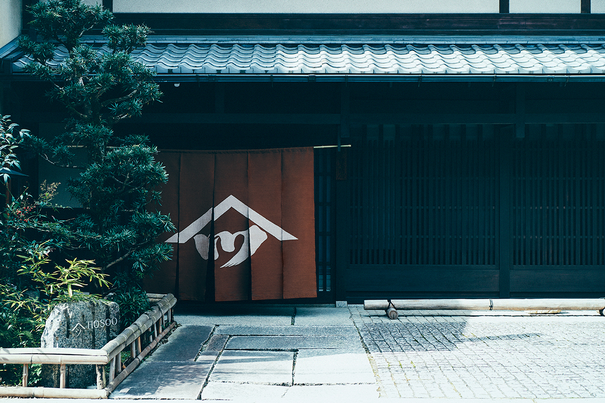 京都の老舗《細尾／HOSOO》300年以上続く、西陣織元の不易流行【前編