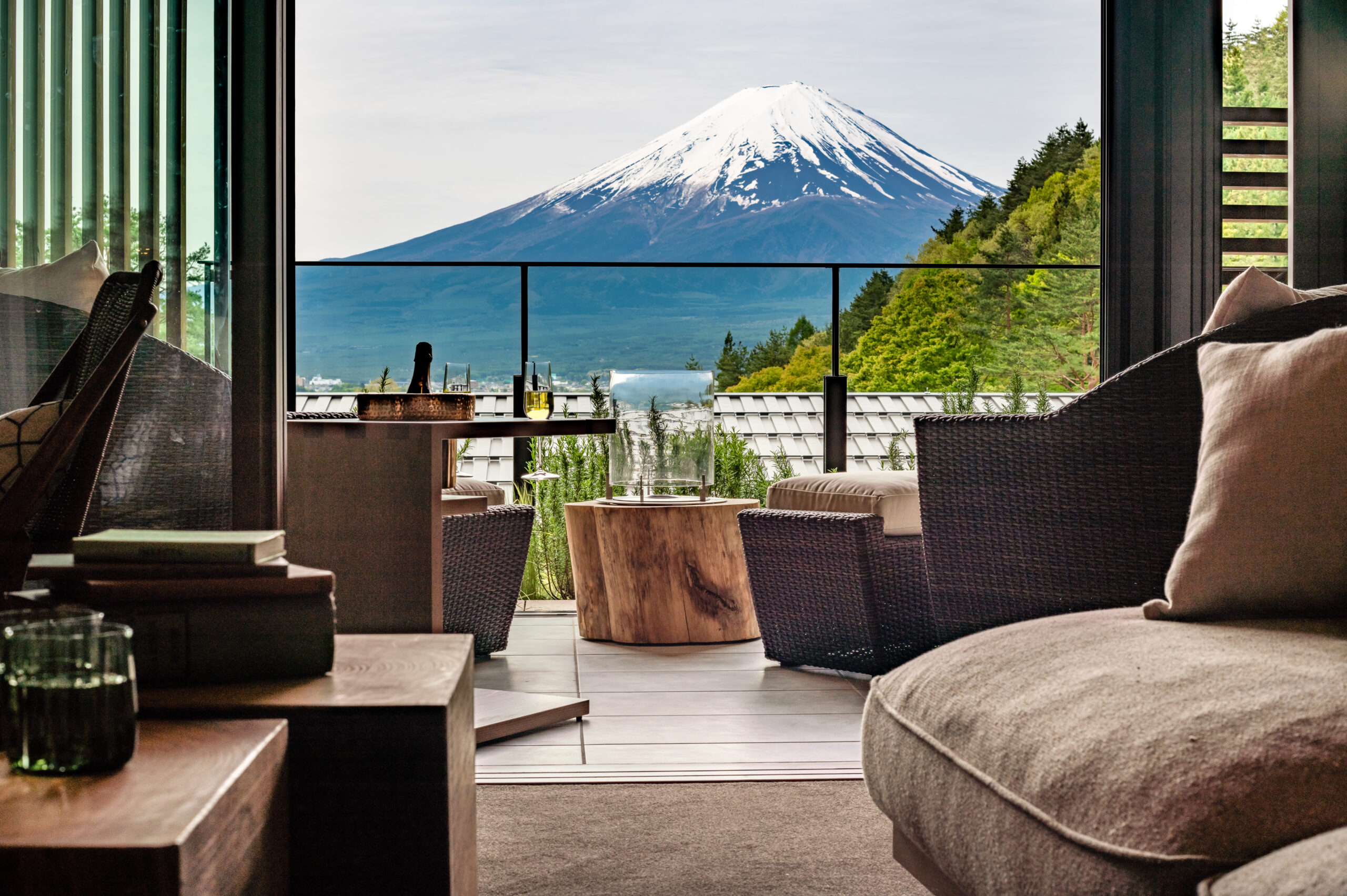 山梨県・富士河口湖町《ふふ 河口湖》<br><small>日本一の景色と極上の美味を堪能できる絶景リゾート</small>