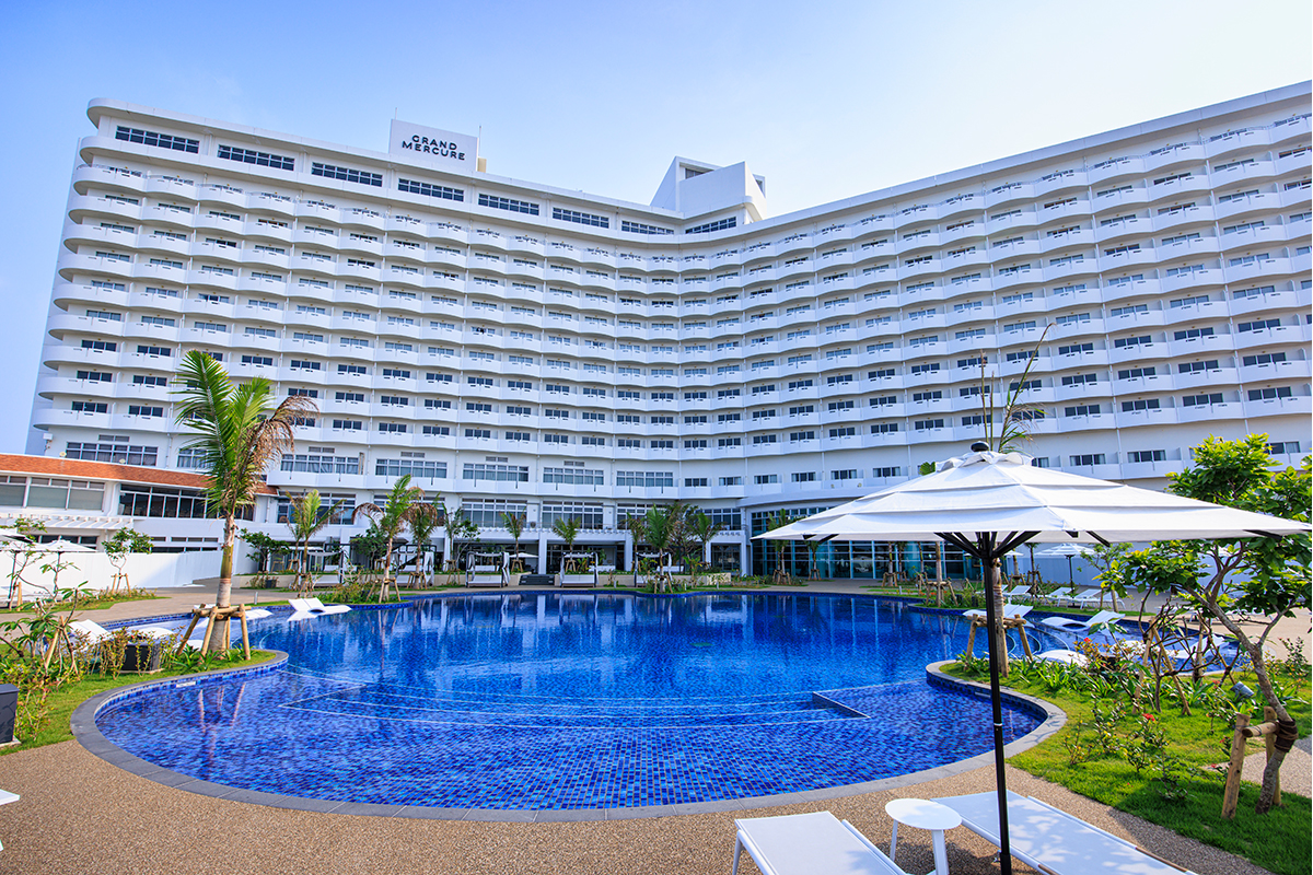 《グランドメルキュール沖縄残波岬リゾート》<br>全世代の楽しみがある新しい沖縄のリゾートホテル