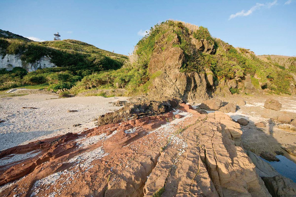 沖縄諸島《粟国島》<br><small>火山活動の痕跡が残る壮大な景観<br>｜個性豊かな沖縄の38の島々⑦</small>