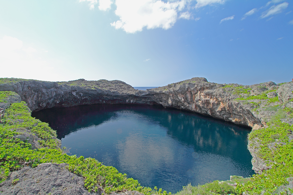 先島諸島《下地島》<br><small>洞窟の絶景を愉しむケーブダイビングの聖地<br>｜個性豊かな沖縄の38の島々㉓</small>