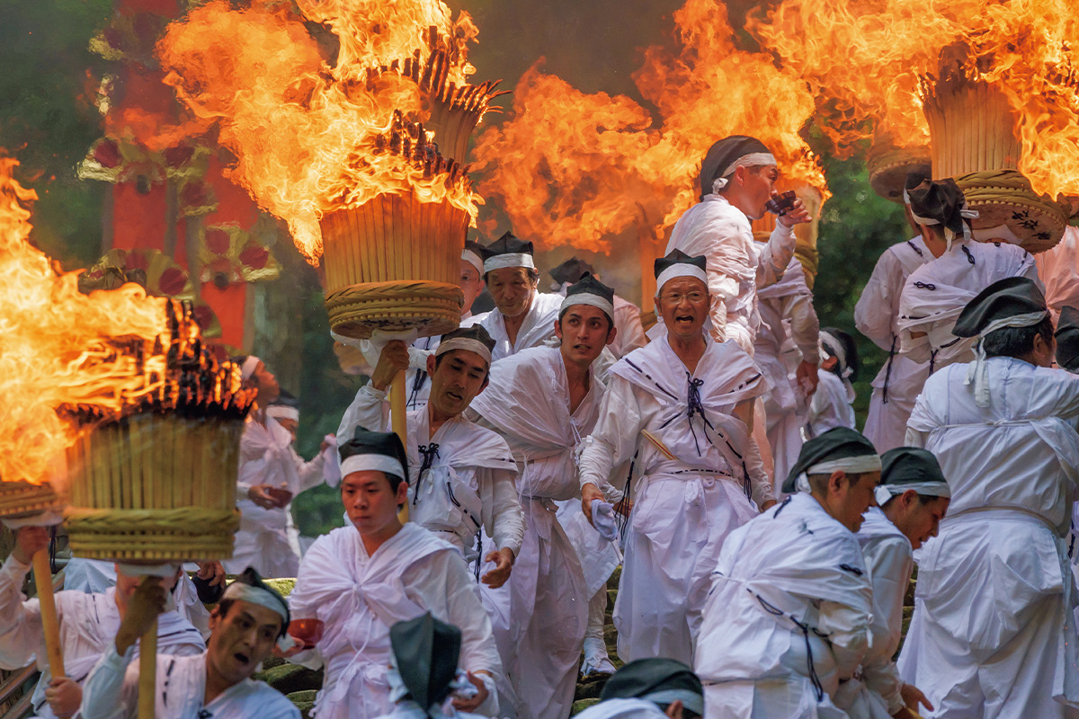 和歌山県・那智勝浦町《那智の扇祭り》<br><small>巨大な扇神輿と大松明の大迫力！熊野信仰を象徴する祭り<br>｜一生に一度は行きたいニッポンの祭り③</small>