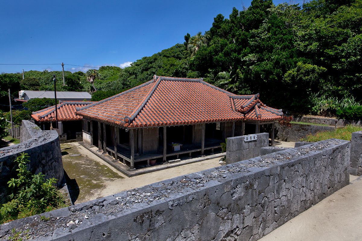 沖縄諸島《慶留間島》<br><small>美しいビーチと沖縄の伝統の暮らしを感じられる小島<br>｜個性豊かな沖縄の38の島々⑯</small>