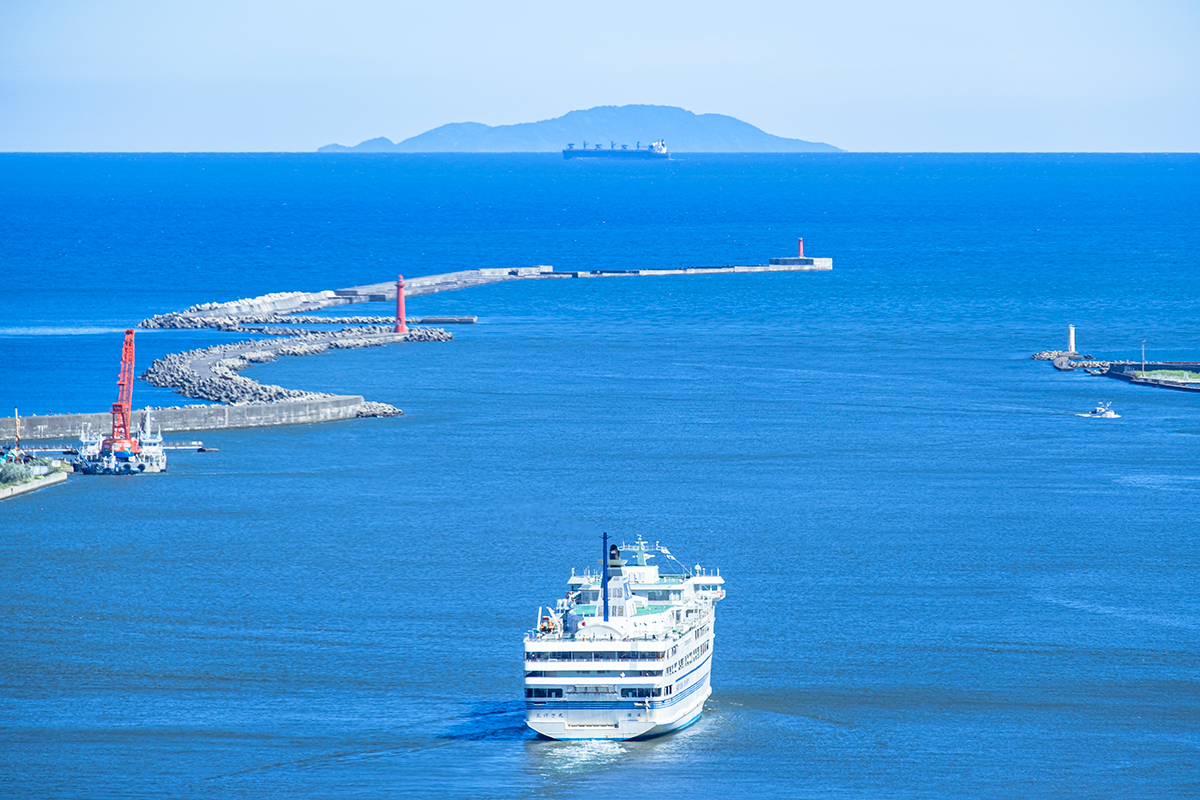 <small>《佐渡島〜新潟》</small><br>金鉱遺産の島の<br>歴史と文化に触れる<br>｜国内のおすすめ船旅ルート9選