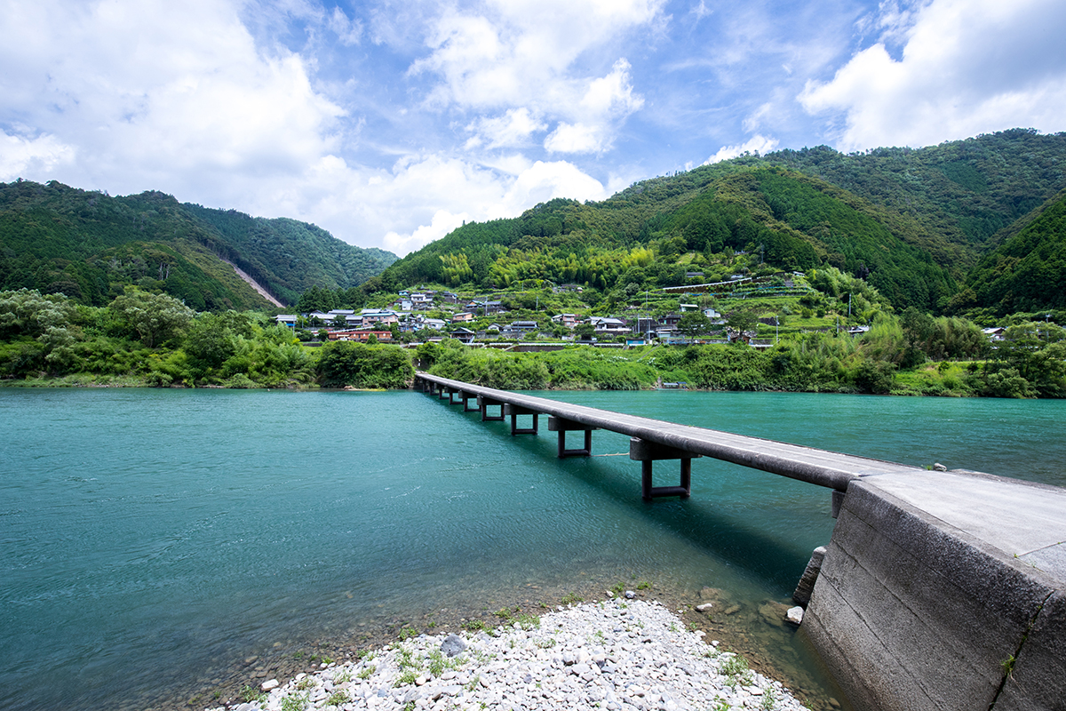 高知〈岩間沈下橋〉<br><small>｜一生に一度は行きたい！日本の絶景ドライブ街道</small>