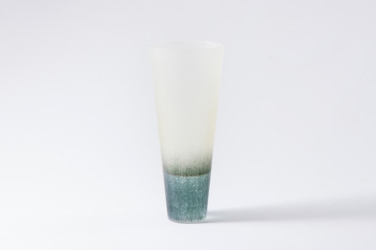 ガラス作家《光井威善》色の組み合わせで生み出すシックなガラス