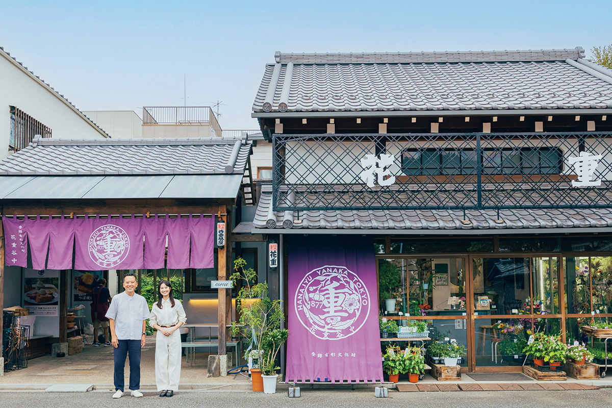 東京・谷中に佇む《花重本店》の<br>木造建築の魅力に迫る<br><small>｜恒松祐里と倉方俊輔の空間探訪①</small>