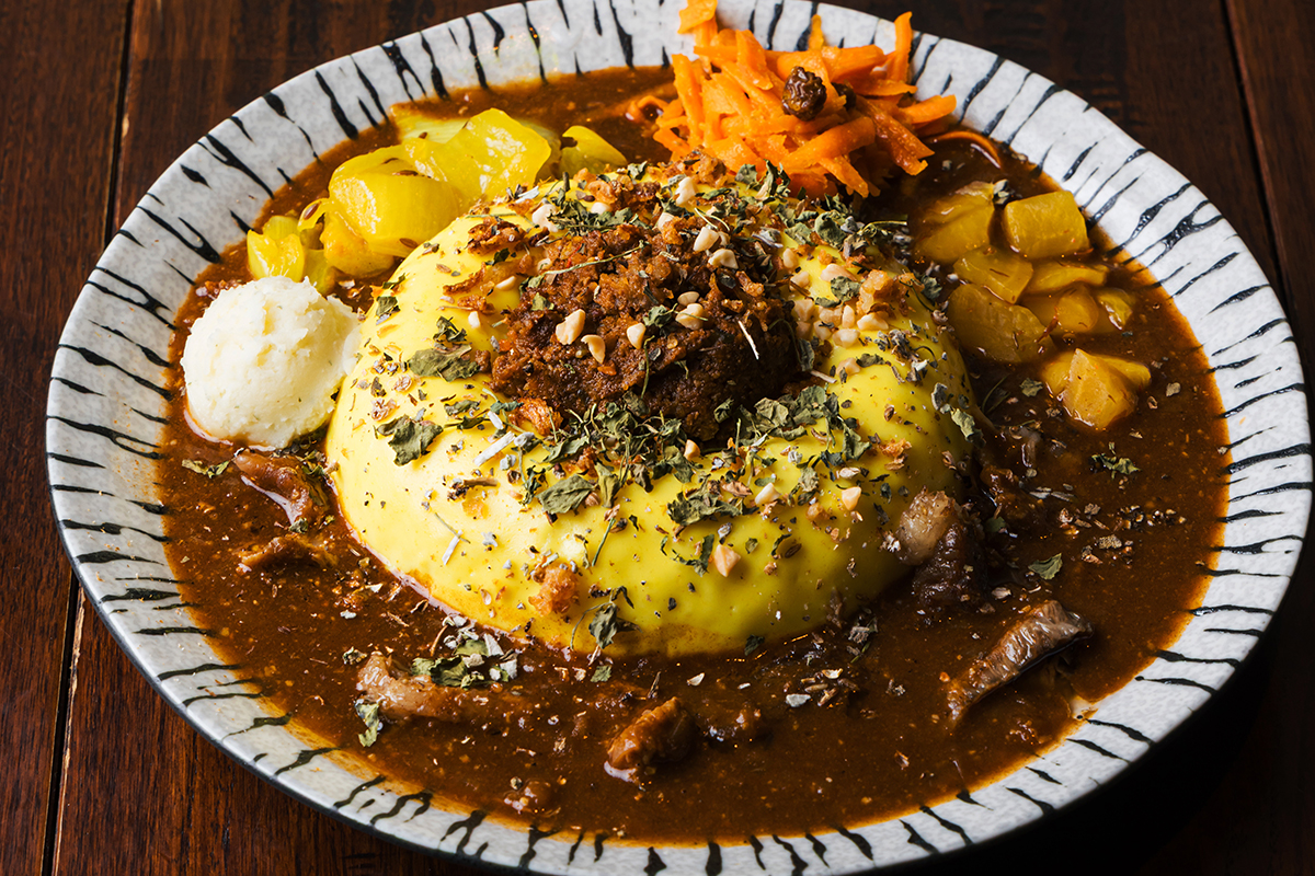 <small>1年360食以上カレーを食べる</small><br>歌舞伎役者・ 尾上右近が語る<br>「カレー愛！」<br><small>後編｜カレーの自由さは歌舞伎と共通する!?</small>