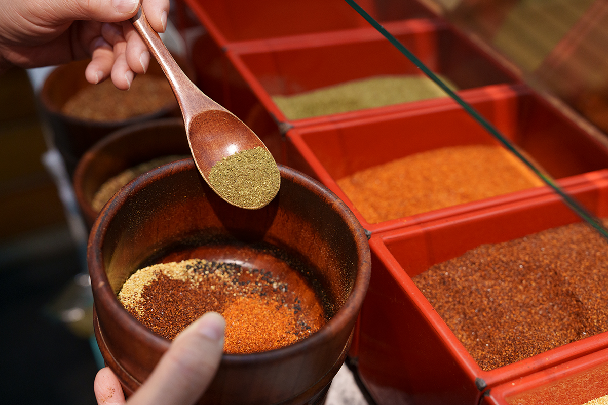 徳川家のお墨付きの<br>やげん堀《七味唐辛子》<br><small>前編｜日本人のソウルスパイスのルーツを探訪</small>