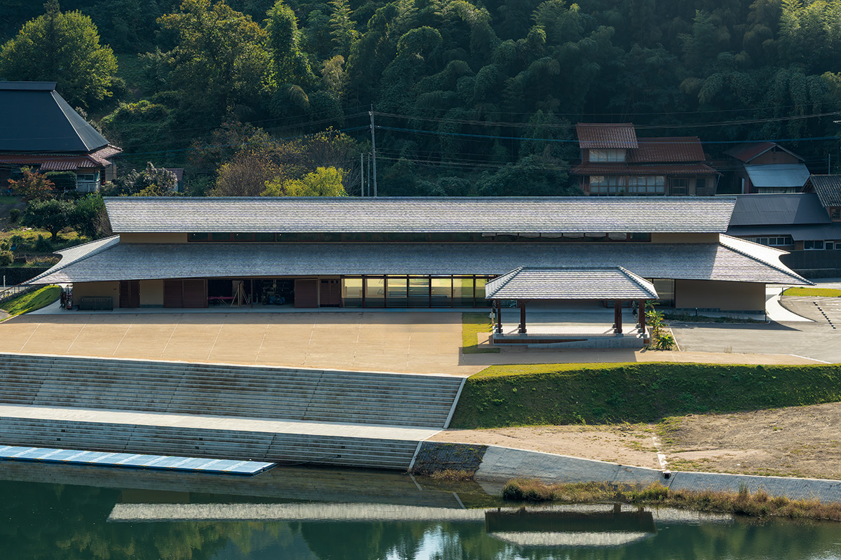 ウッドデザイン賞とは？<br><small>2025年最優秀賞(環境大臣賞）受賞<br>「カヌーパークみさと カヌーレIMAI」</small>