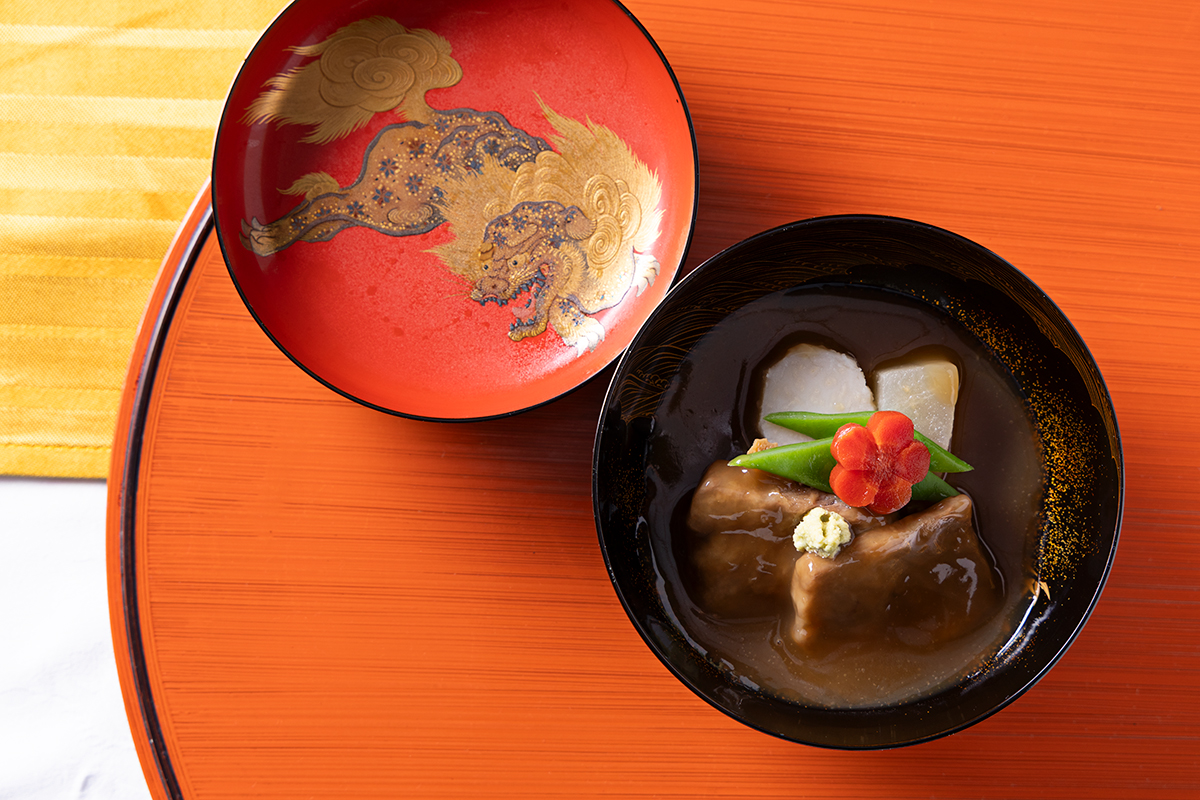 <small>「国の登録無形文化財」に登録！</small><br>加賀料理は、美意識を味わう旅