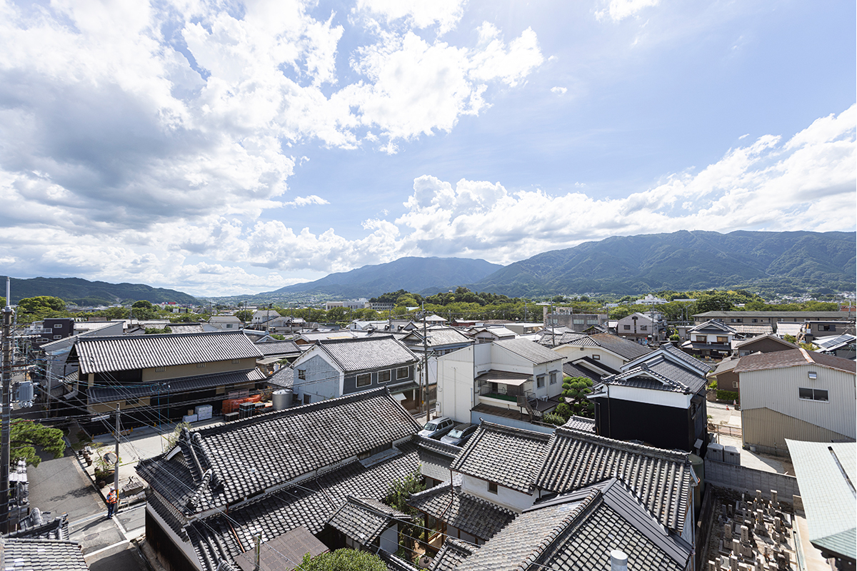 奈良《油長酒造》<br>里山の風景を100年先へつなぐ酒造り<br><small>後編｜御所を盛り上げている名店</small>