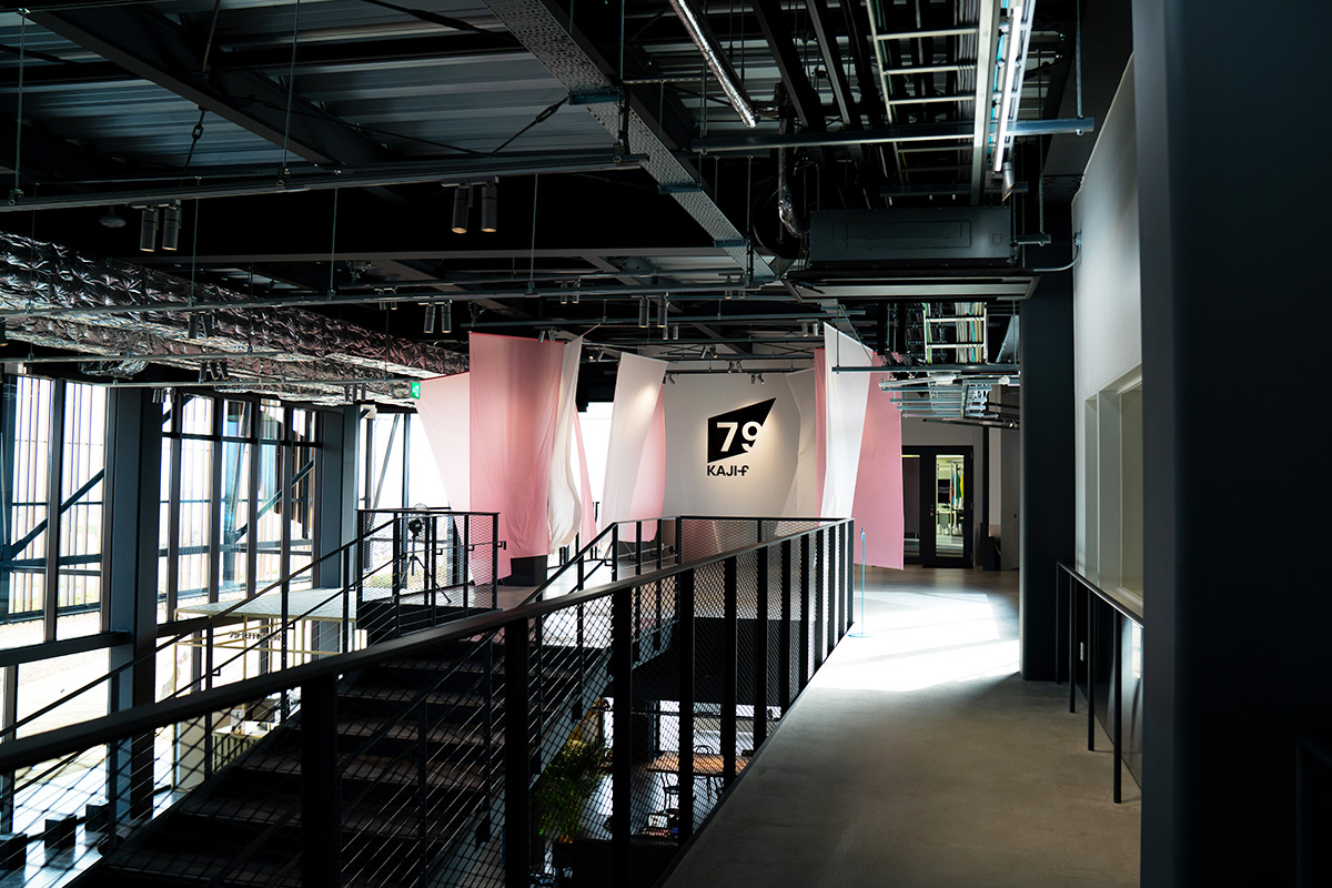 <small>石川・かほく市《KAJI FACTORY PARK》</small><br>繊維を未来へ紡ぐクラフトツーリズム<br><small>後編｜「KAJIグループ」が目指す、地域・産業・企業三方よしの関係</small>