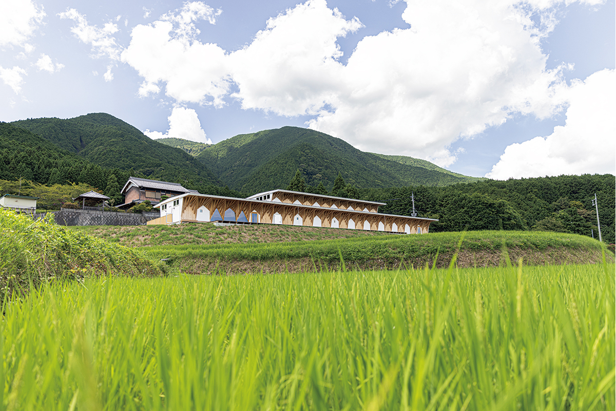 奈良《油長酒造》<br>里山の風景を100年先へつなぐ酒造り<br><small>前編｜“酒蔵”が地域創生に取り組む理由とは？</small>