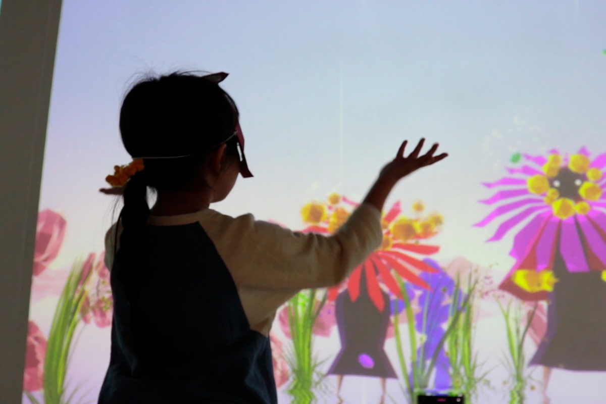 <small>ビジュアルデザインスタジオ</small>《WOW》<br>地域文化をビジュアルデザインで<br>再編集して次世代へ【後編】