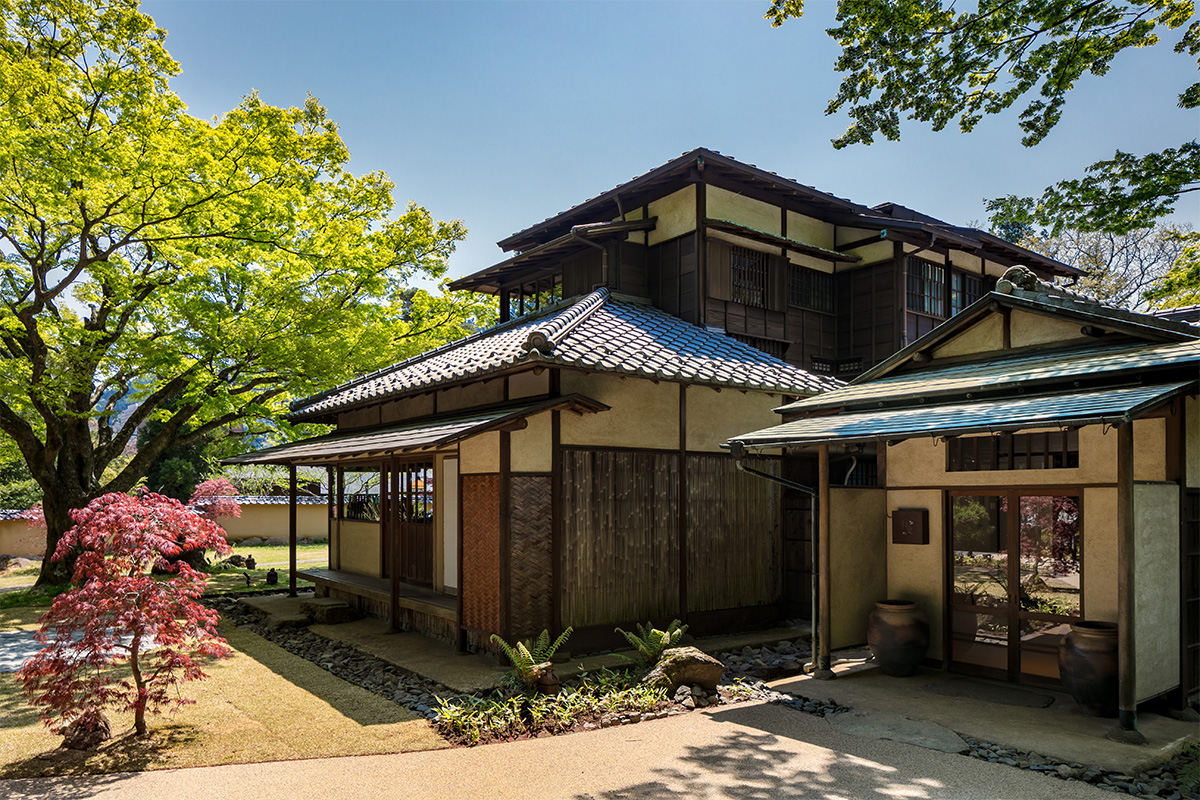 《箱根・翠松園》 <br>大正時代の名建築を受け継ぐ、<br>風雅なリゾート<br><small>｜古き良き趣を残しつつ、新たな空間へ</small>