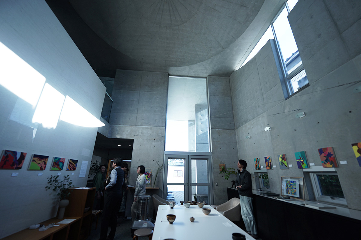 福井《nimbus／ニンバス》<br>建築家・磯崎新が設計した個人住宅<br><small>｜体験できる近現代名建築</small>