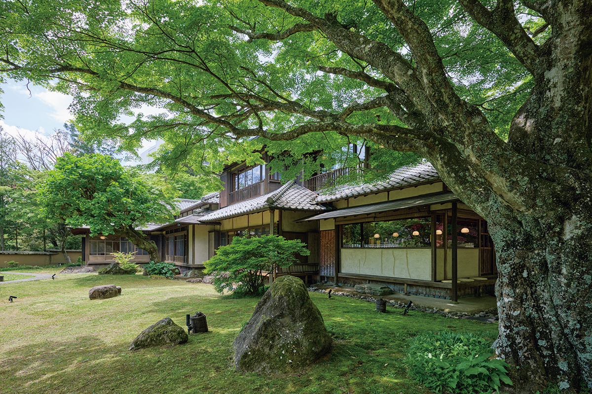 《箱根・翠松園》<br>装い新たに生まれ変わった<br>大正ロマンあふれる文化財の宿へ。<br><small>前編｜新たな魅力が魅せる滞在とは？</small>