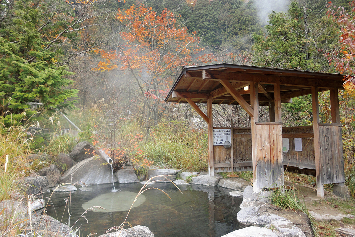 長野《中房温泉》<br>温泉を探して山や森を歩く<br><small>｜一度は訪れたい18の秘湯</small>